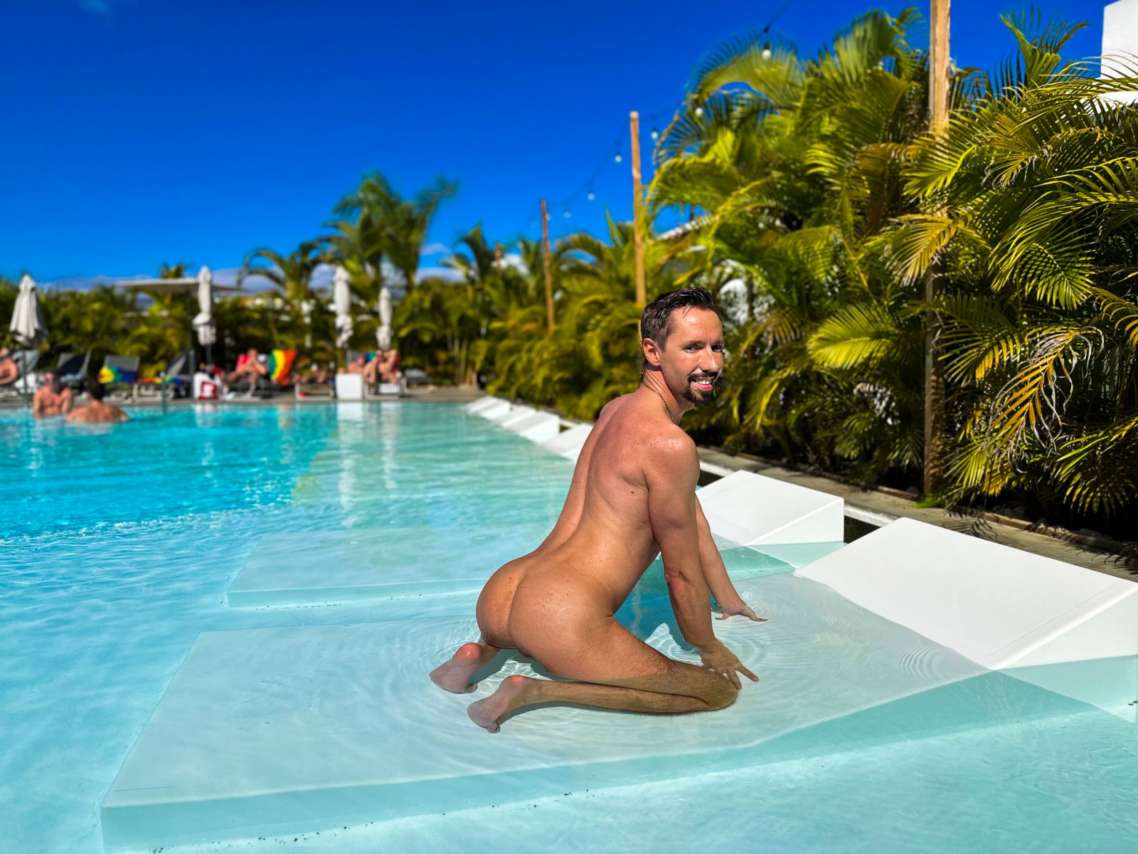 A2F90294-A6E1-4329-AF85-70B78AB3086A