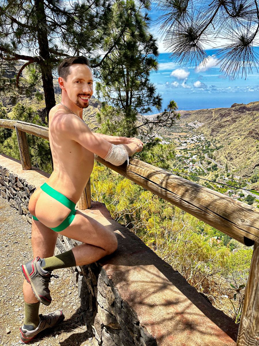 B972E054-FBB7-49BD-95E2-86BAA6A2465B